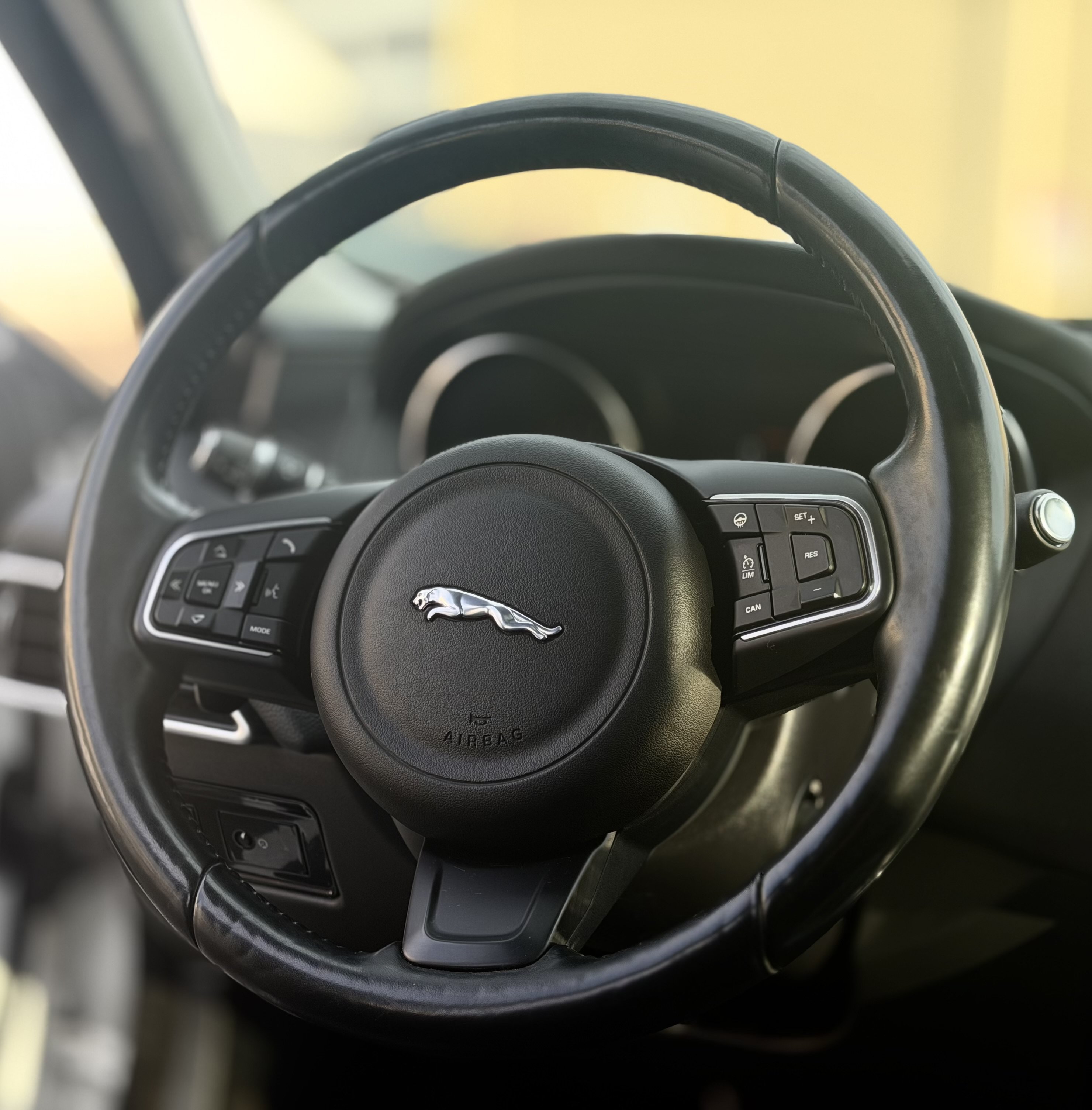 Used 2017 Jaguar XE Prestige RWD image 23