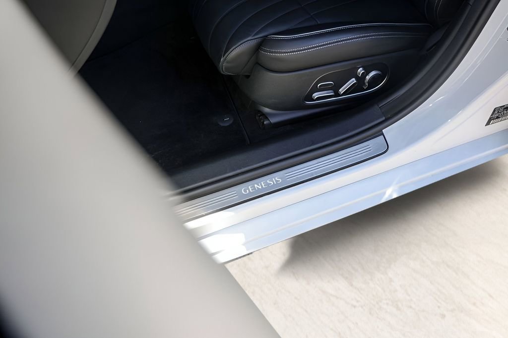 Used 2025 Genesis G90 3.5T image 9