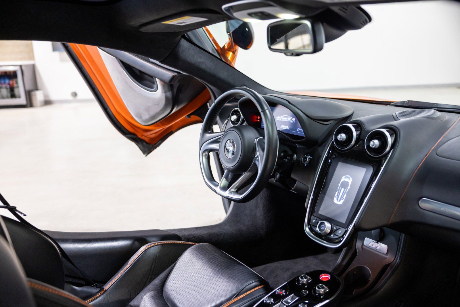 Used 2023 McLaren GT RWD image 33