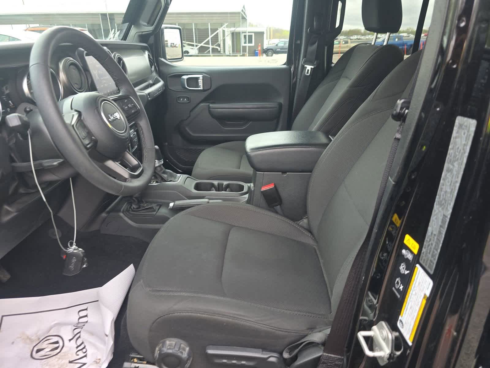 Used 2023 Jeep Wrangler Unlimited w/ Sun & Screen Package image 26