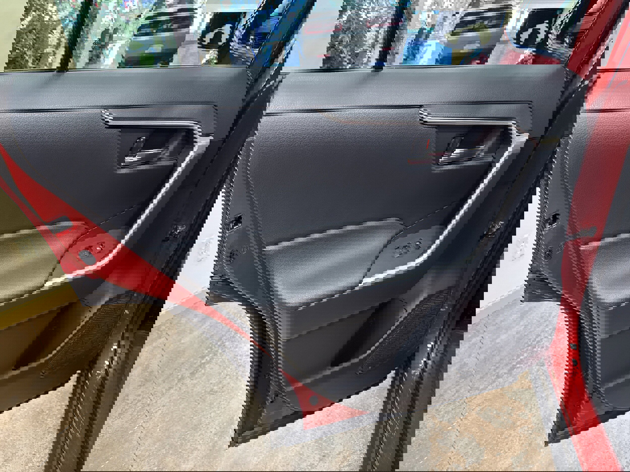 Used 2024 Toyota RAV4 SE w/ Weather & Moonroof Package image 25