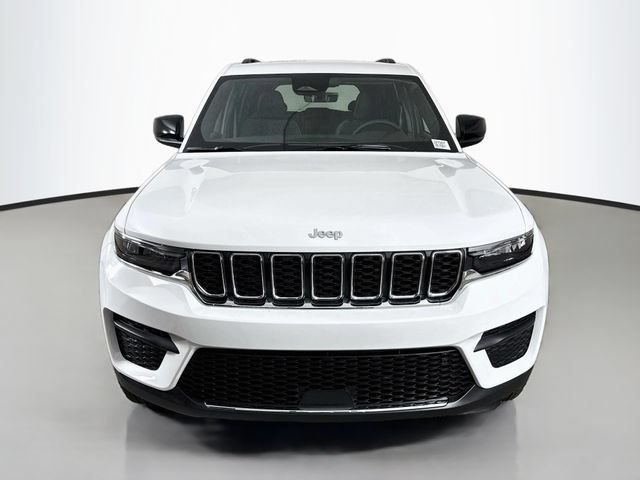 New 2027 Jeep Grand Cherokee Laredo AWD/4WD image 2