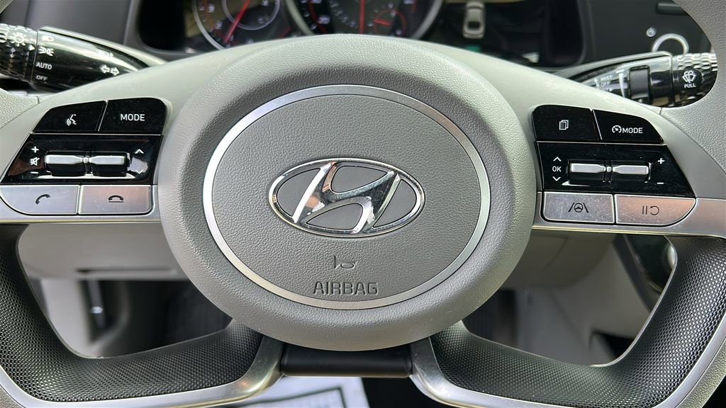 Used 2023 Hyundai Elantra SEL image 12