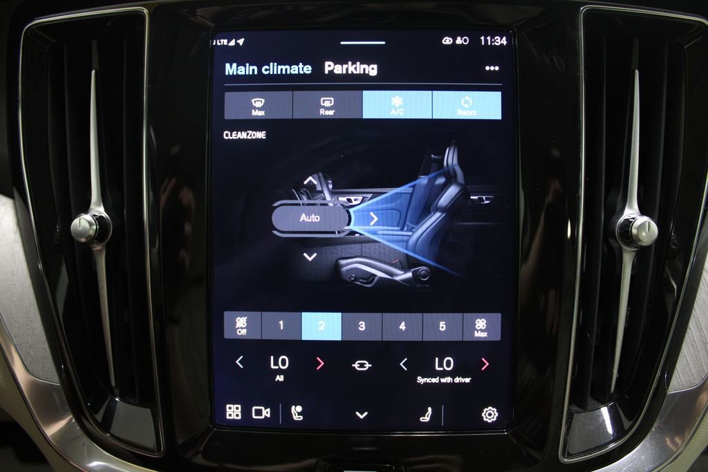 Used 2024 Volvo V60 B5 Cross Country Plus image 49