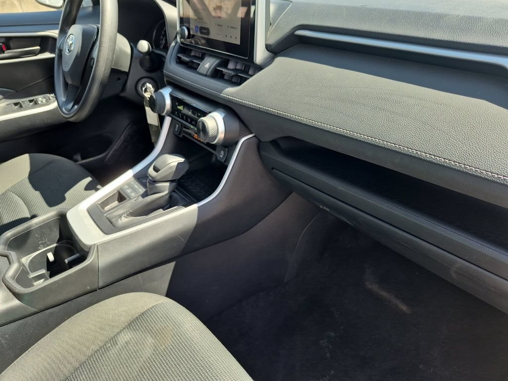 Used 2025 Toyota RAV4 LE AWD/4WD image 16