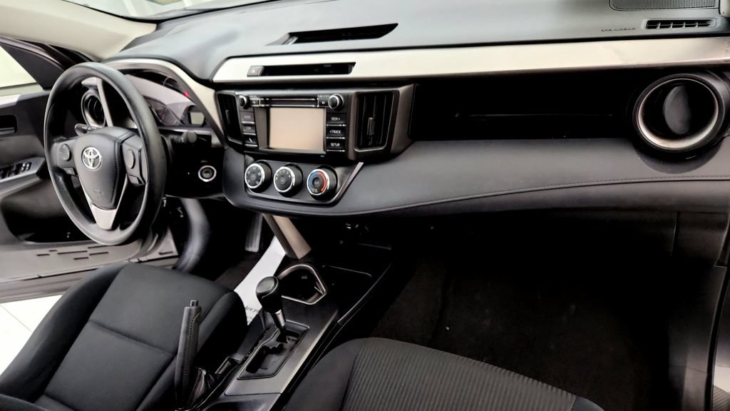 Used 2016 Toyota RAV4 LE AWD/4WD image 16