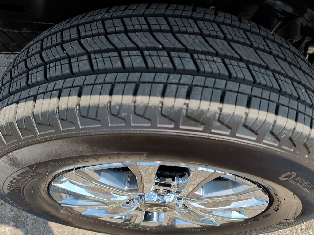 Used 2025 Toyota Tacoma Limited w/ Tow Tech Package image 11