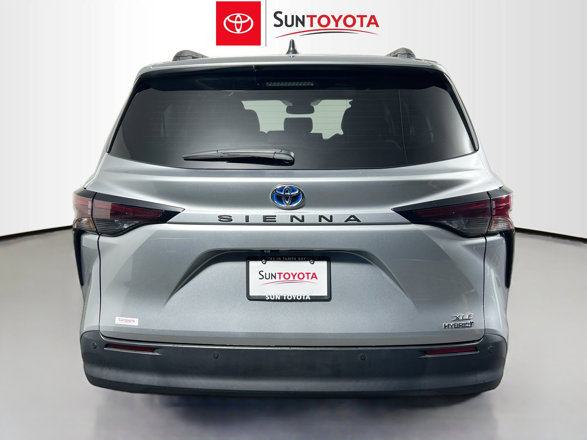 Used 2024 Toyota Sienna XLE FWD image 5