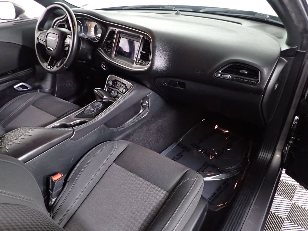 Used 2019 Dodge Challenger SXT RWD image 31