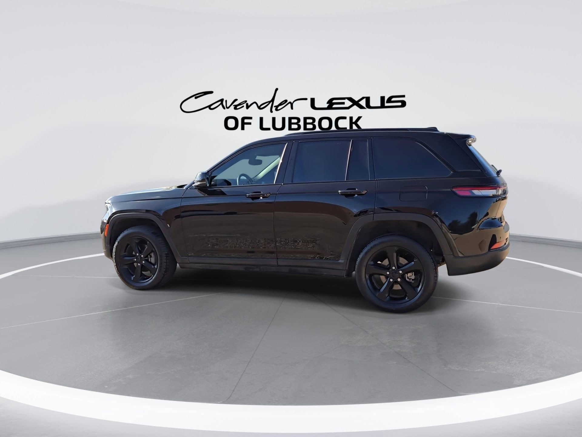 Used 2023 Jeep Grand Cherokee Altitude AWD/4WD image 6