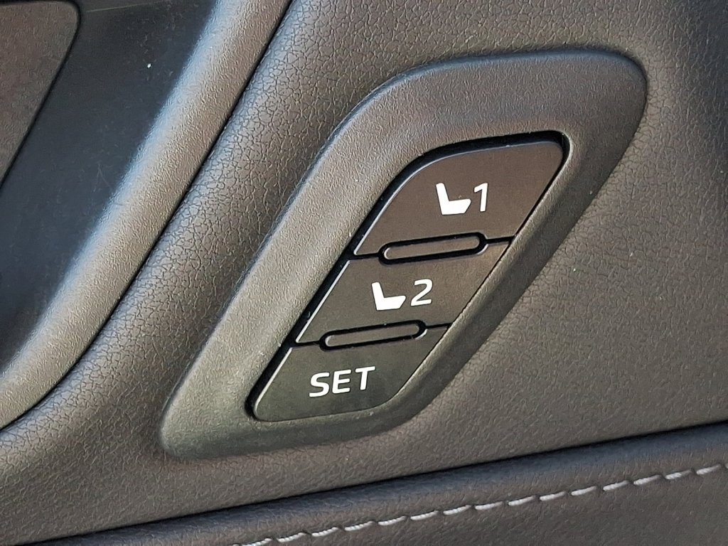 Used 2021 Toyota Venza XLE w/ Softex Package AWD/4WD image 32
