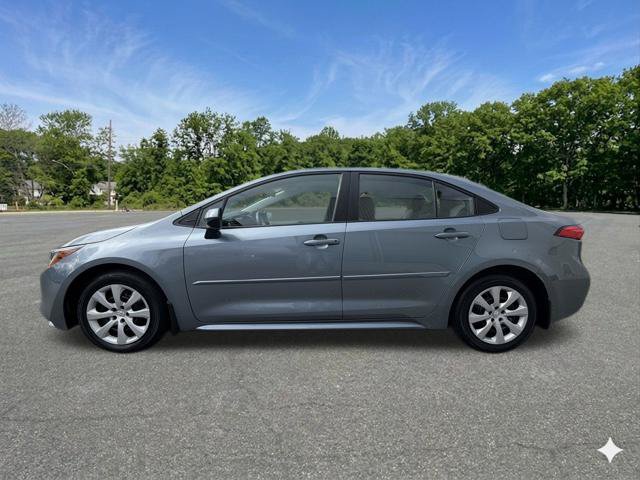 Used 2023 Toyota Corolla LE FWD image 5