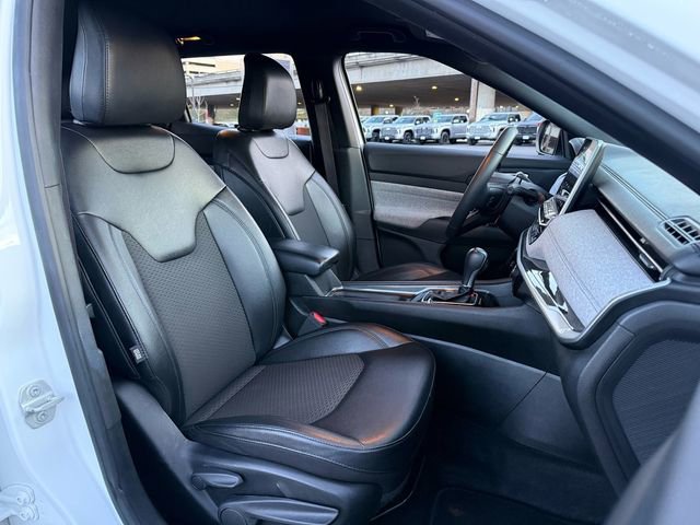 Used 2024 Jeep Compass Latitude image 11