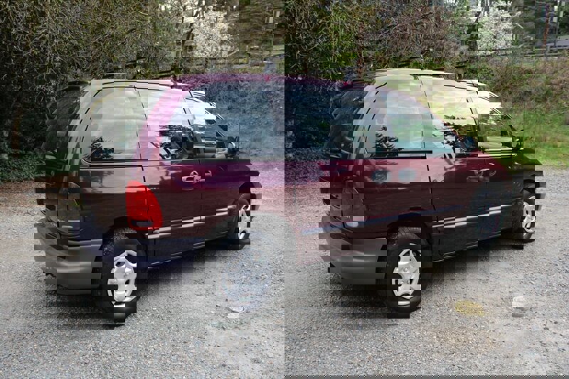 Used 1999 Dodge Caravan image 3