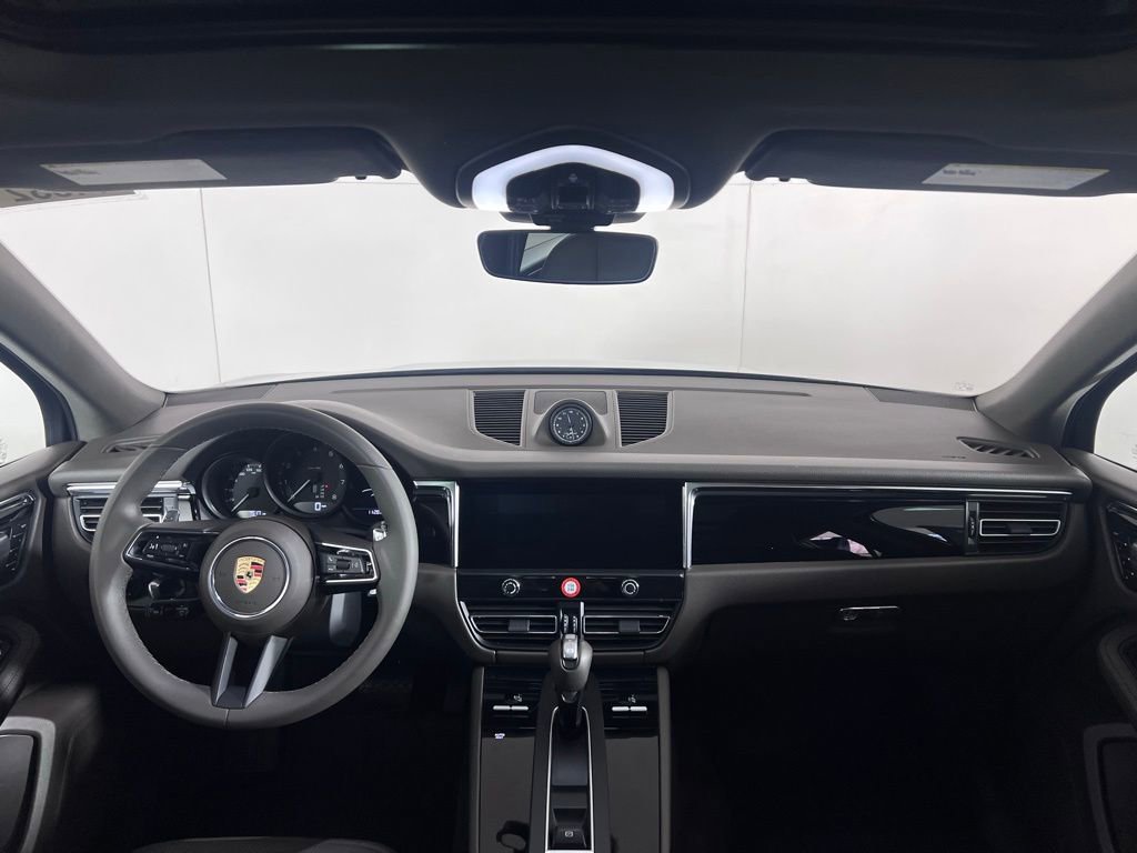 Certified 2025 Porsche Macan image 21