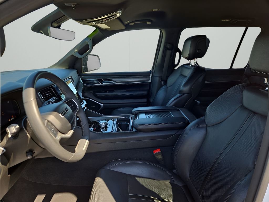 Used 2024 Jeep Wagoneer Series II w/ Flexible Seating Group AWD/4WD image 9