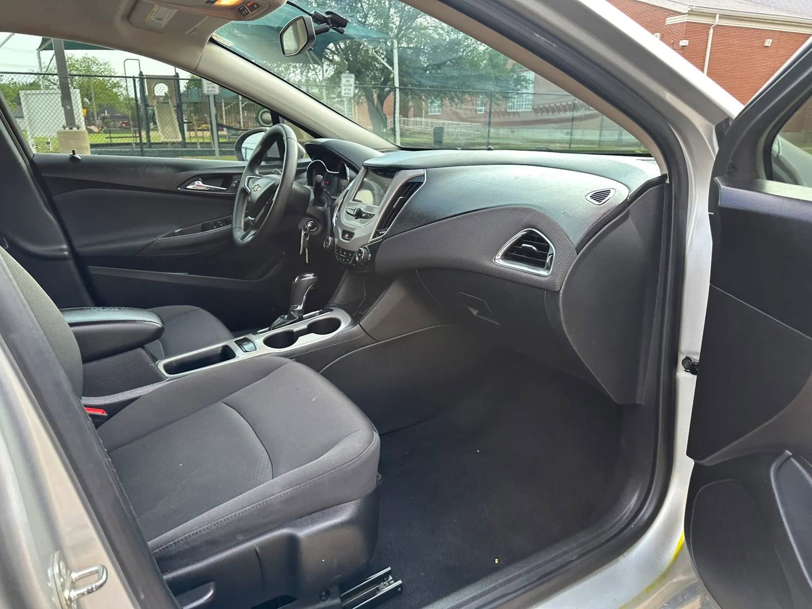Used 2018 Chevrolet Cruze LS FWD image 22