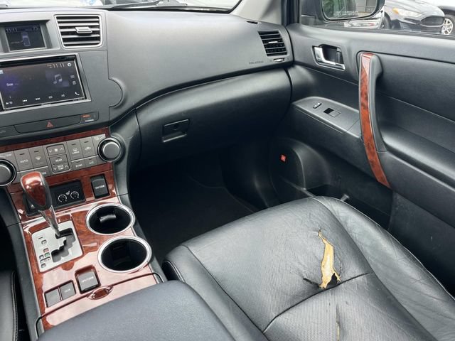 Used 2012 Toyota Highlander Limited w/ Tow Pkg FWD image 15
