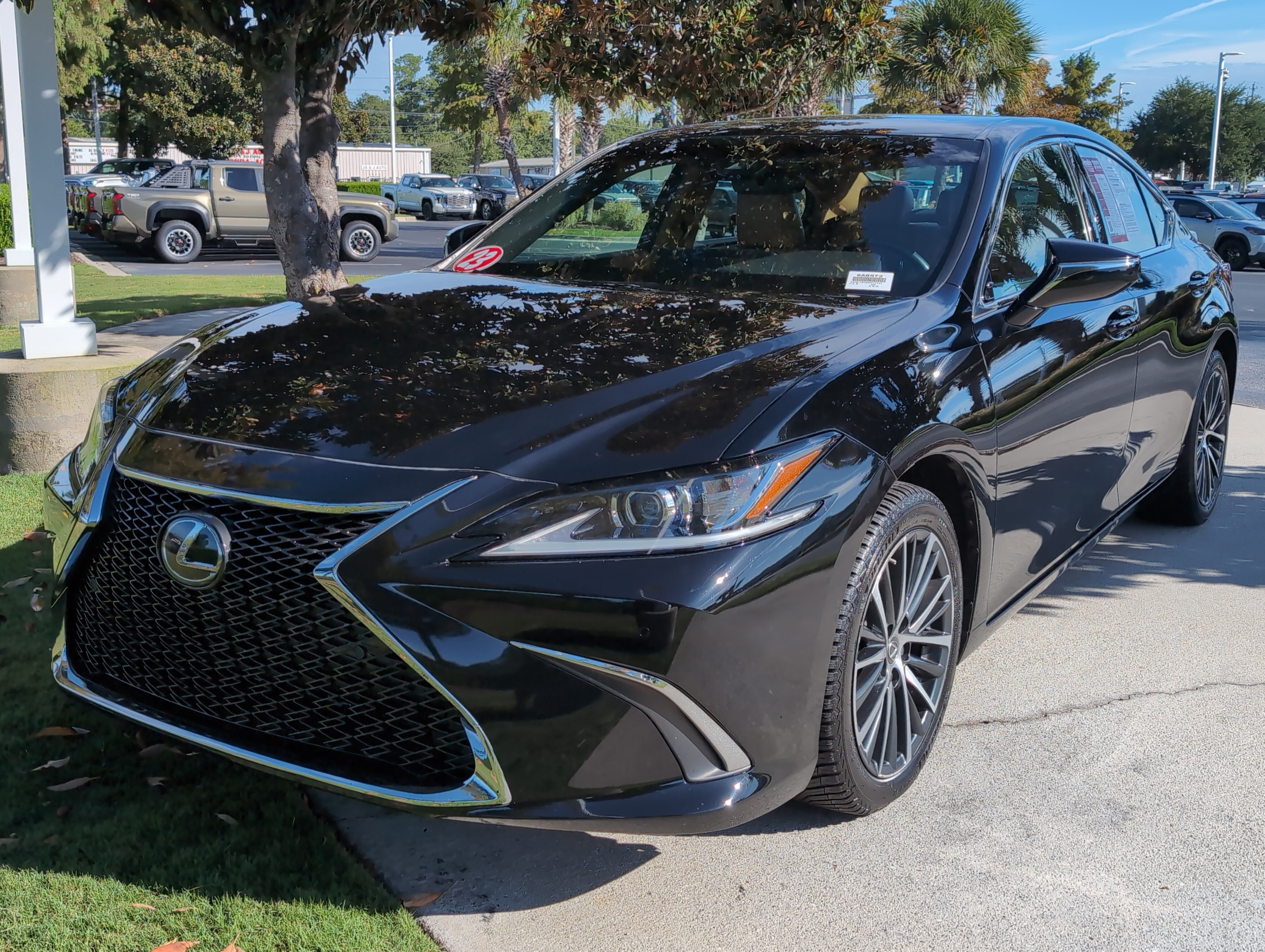 Used 2023 Lexus ES 250 w/ Premium Package AWD/4WD image 5