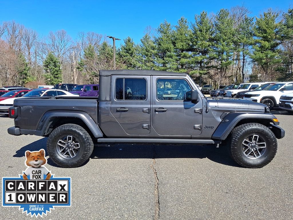 Used 2022 Jeep Gladiator Willys AWD/4WD image 7