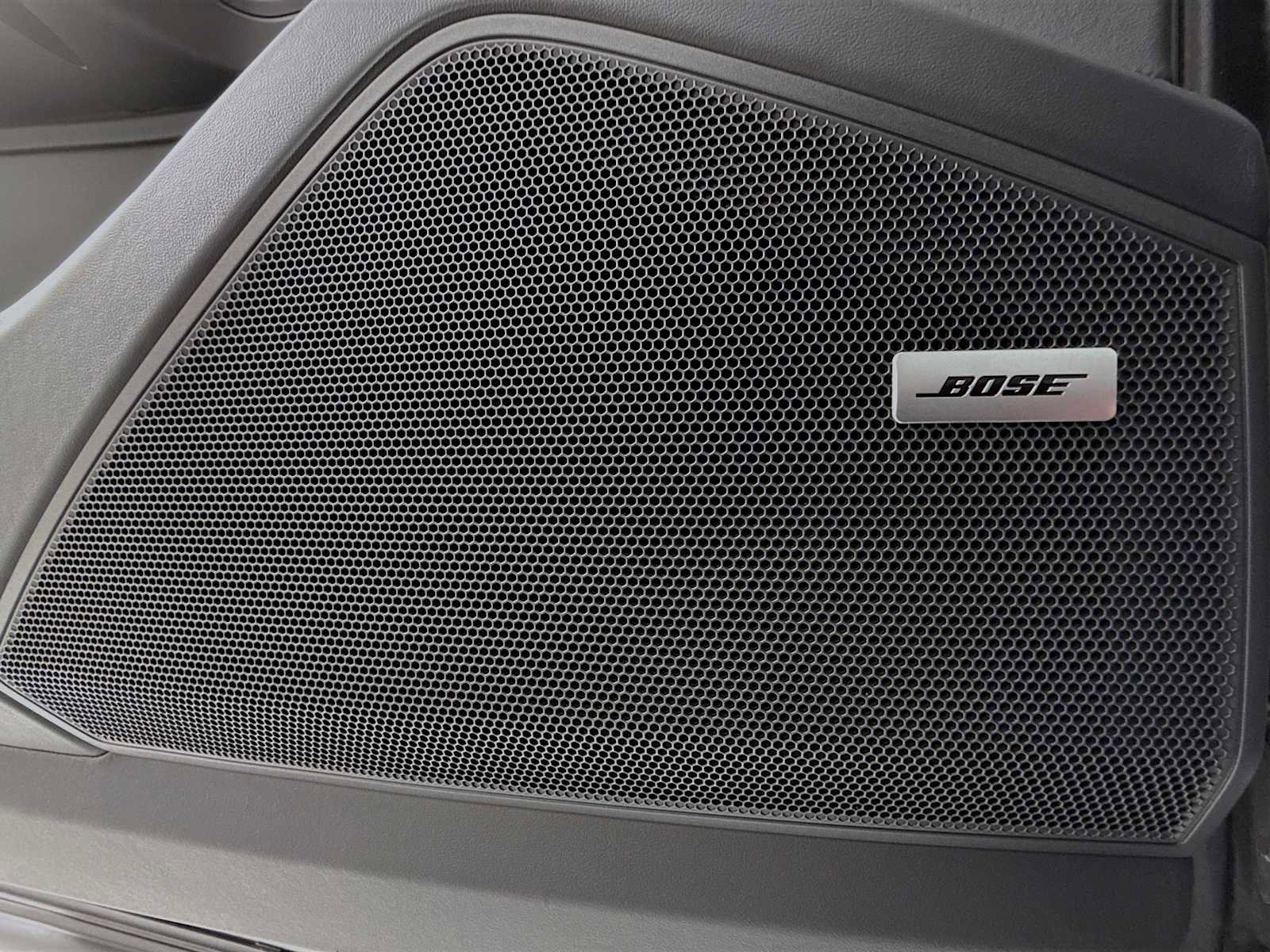 Certified 2025 Porsche Cayenne image 12