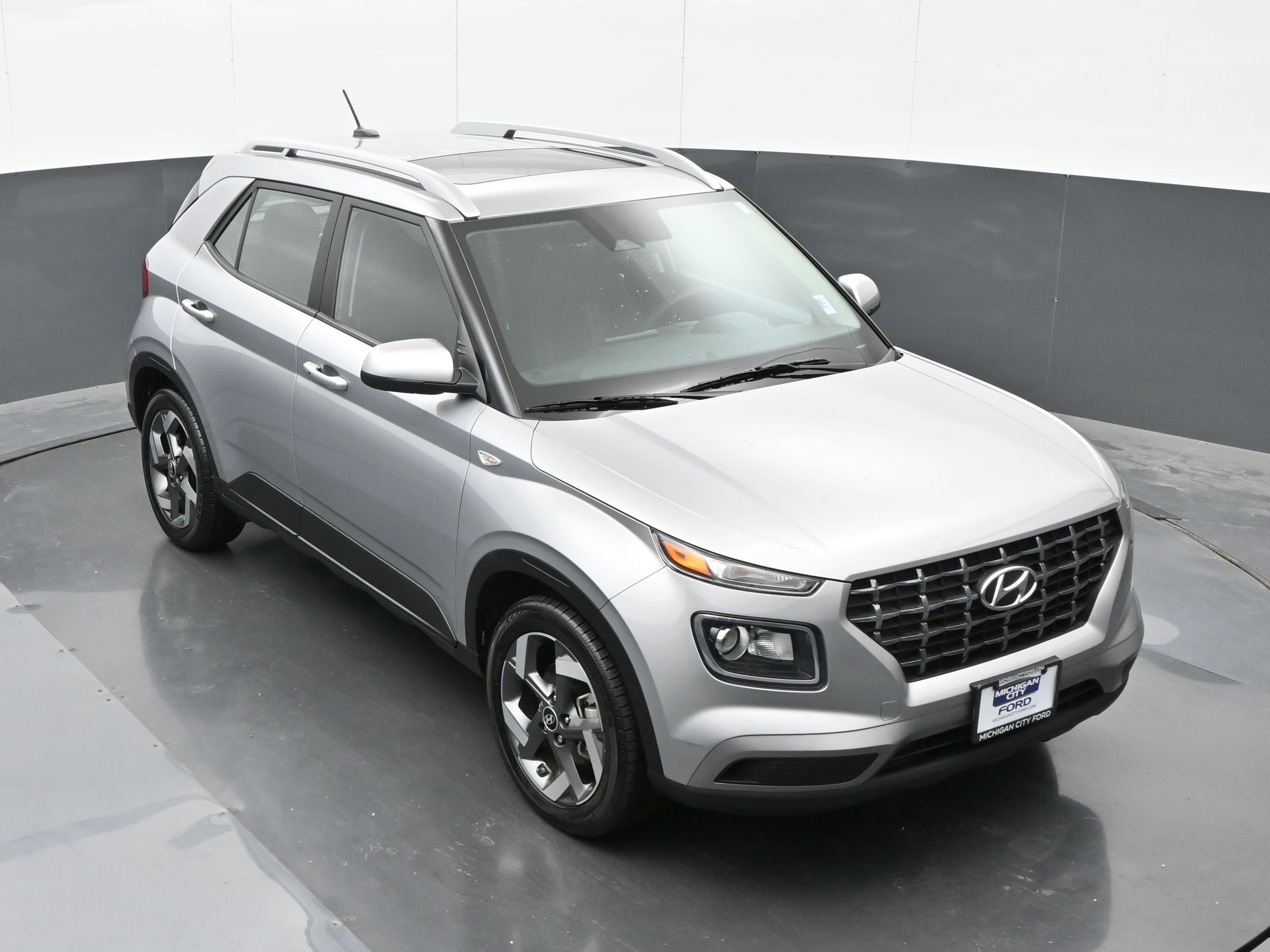 Used 2024 Hyundai Venue SEL image 31