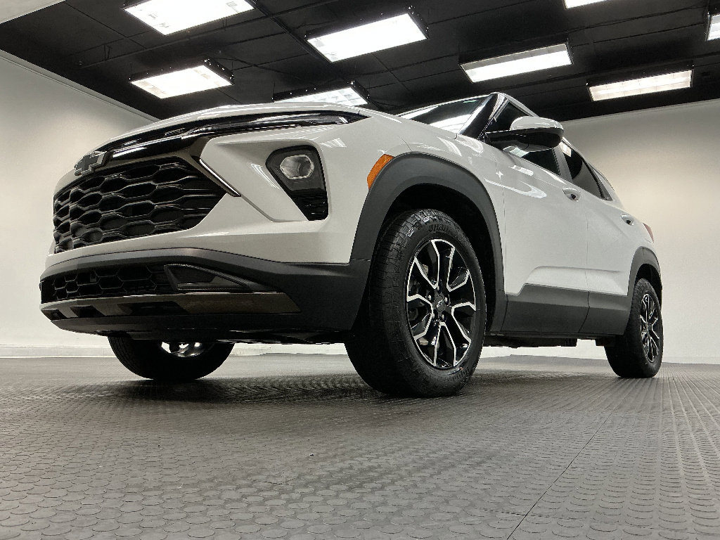 Used 2024 Chevrolet TrailBlazer ACTIV w/ Driver Confidence Package FWD image 2