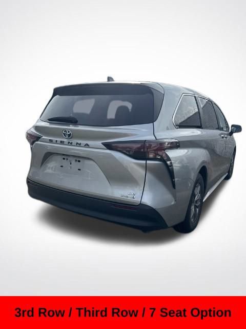 Used 2023 Toyota Sienna LE image 2