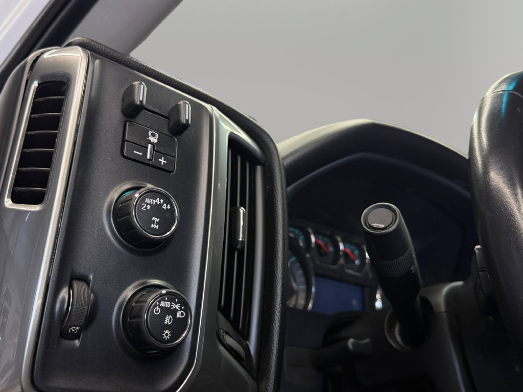 Used 2018 Chevrolet Silverado 1500 LT AWD/4WD image 18