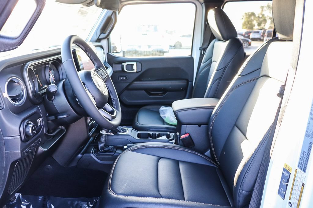 New 2026 Jeep Gladiator Sport AWD/4WD image 22