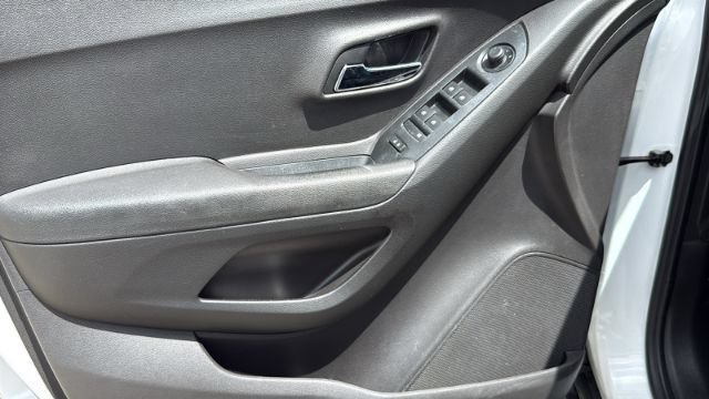 Used 2017 Chevrolet Trax LS w/ LPO, Cargo Package FWD image 19