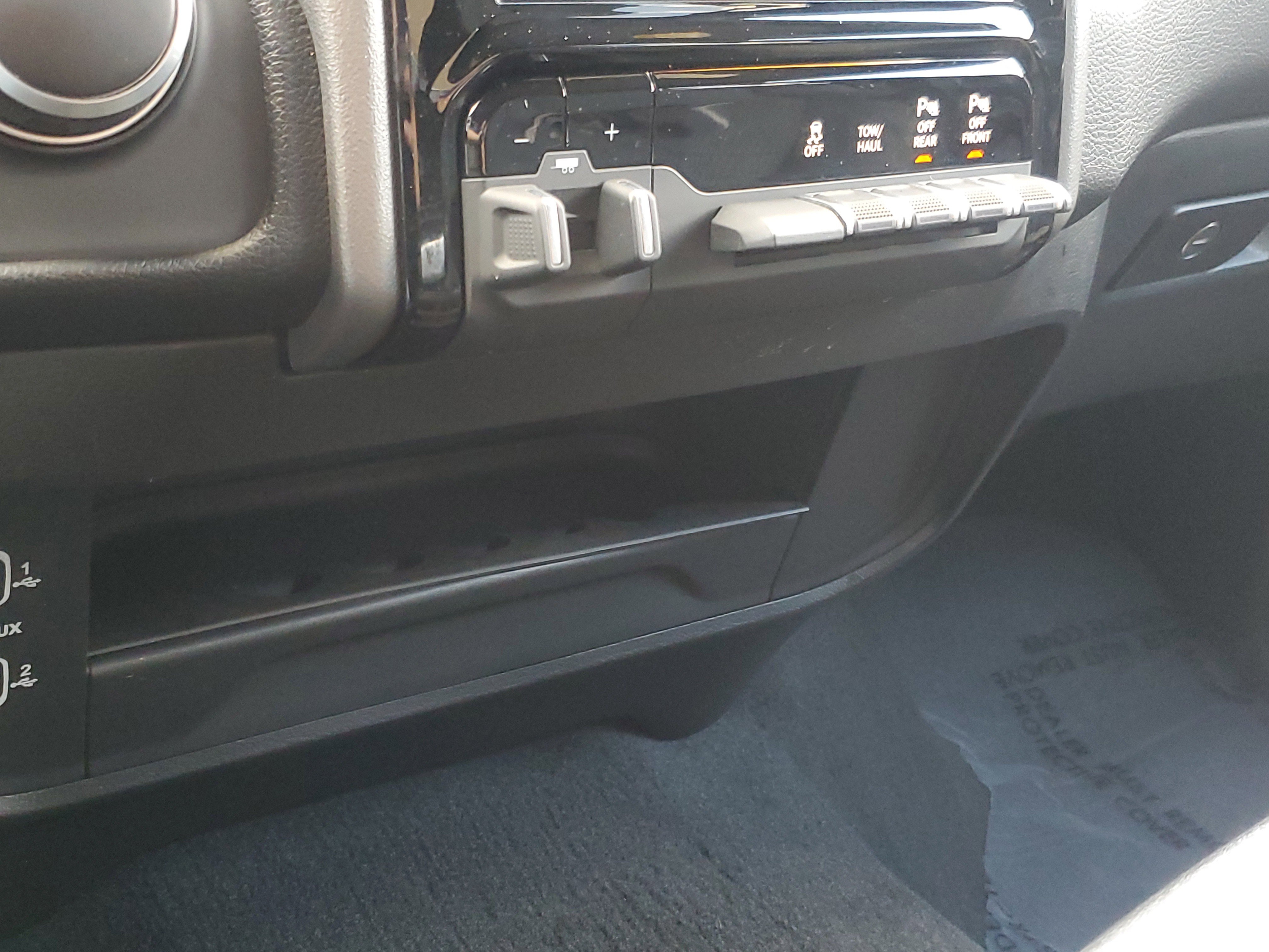 Used 2024 RAM 2500 Big Horn w/ Sport Appearance Package image 18