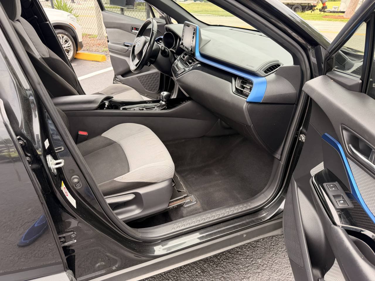 Used 2019 Toyota C-HR XLE FWD image 11