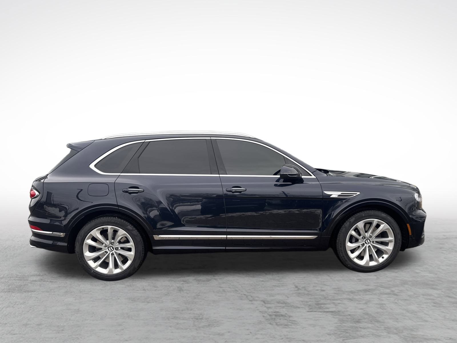 Used 2024 Bentley Bentayga Plug-In Hybrid image 10