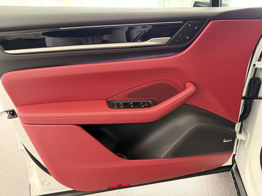 New 2026 Porsche Macan 4S Electric AWD/4WD image 15