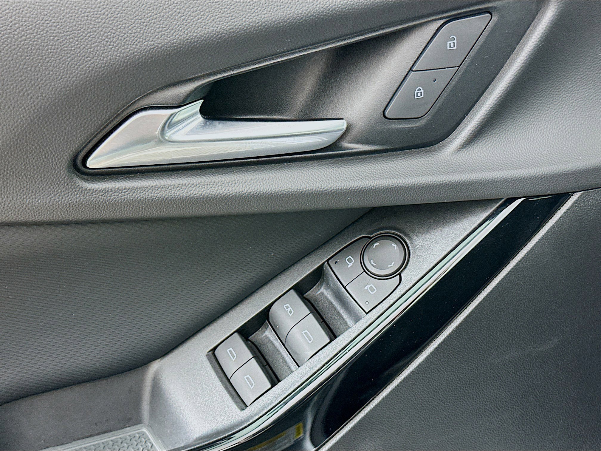 Used 2025 Chevrolet Equinox LT FWD image 15