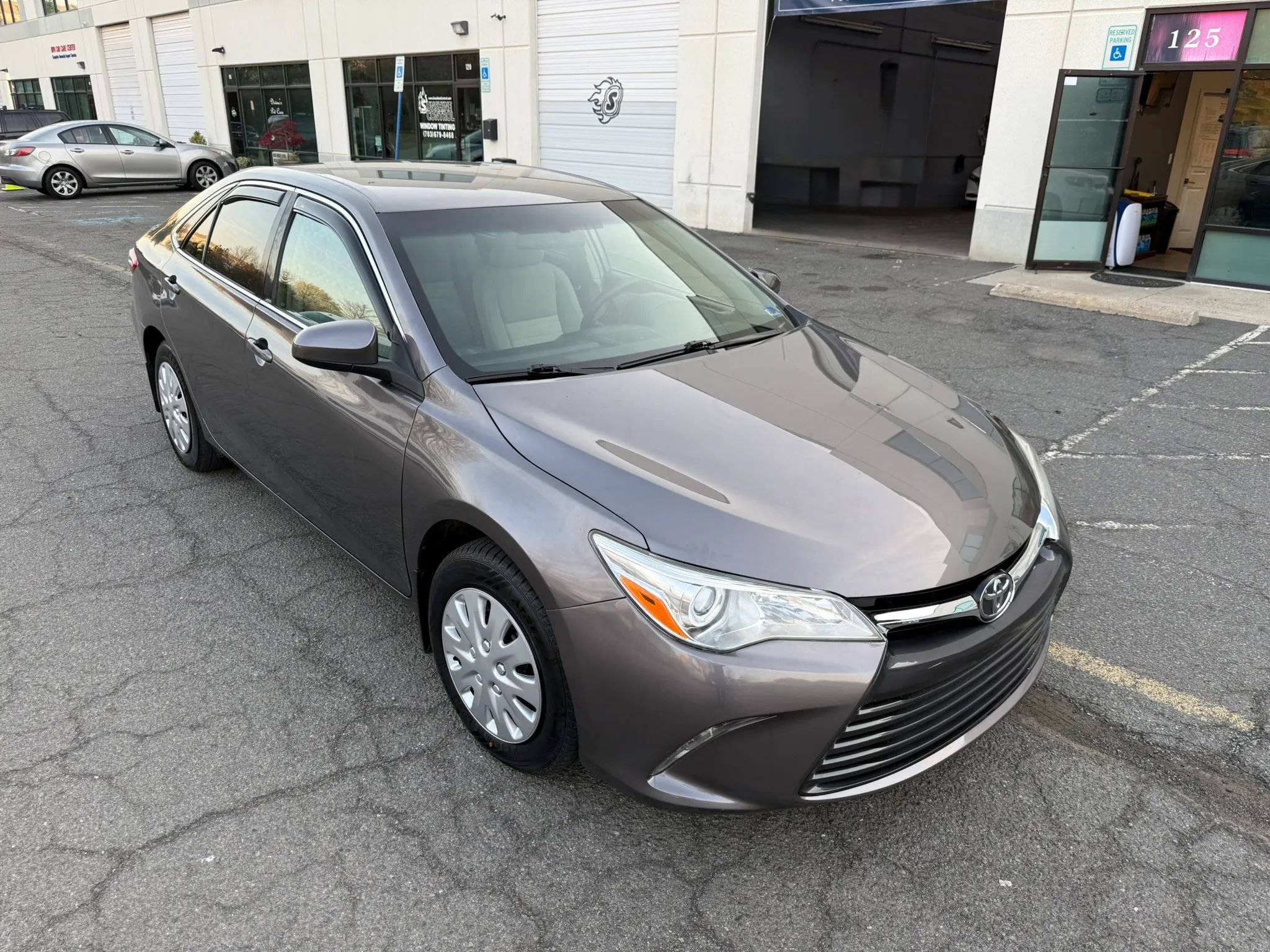 Used 2017 Toyota Camry LE image 20