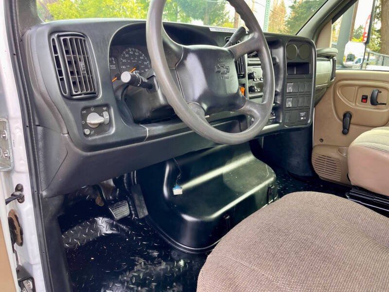 Used 2008 Chevrolet Kodiak C4500 2WD Regular Cab image 16