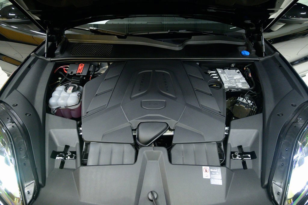 Used 2025 Porsche Cayenne image 10