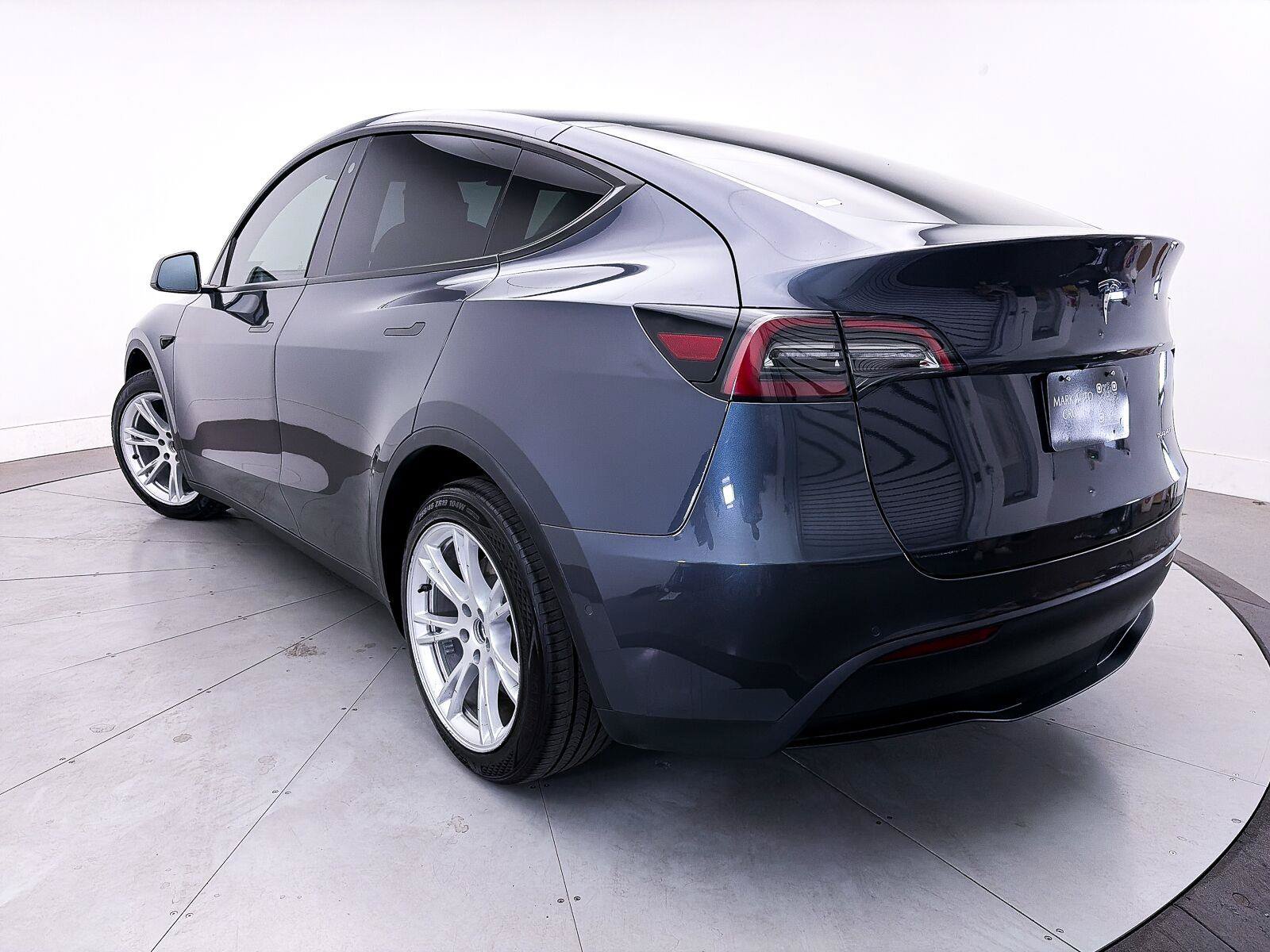 Used 2021 Tesla Model Y Long Range AWD/4WD image 2