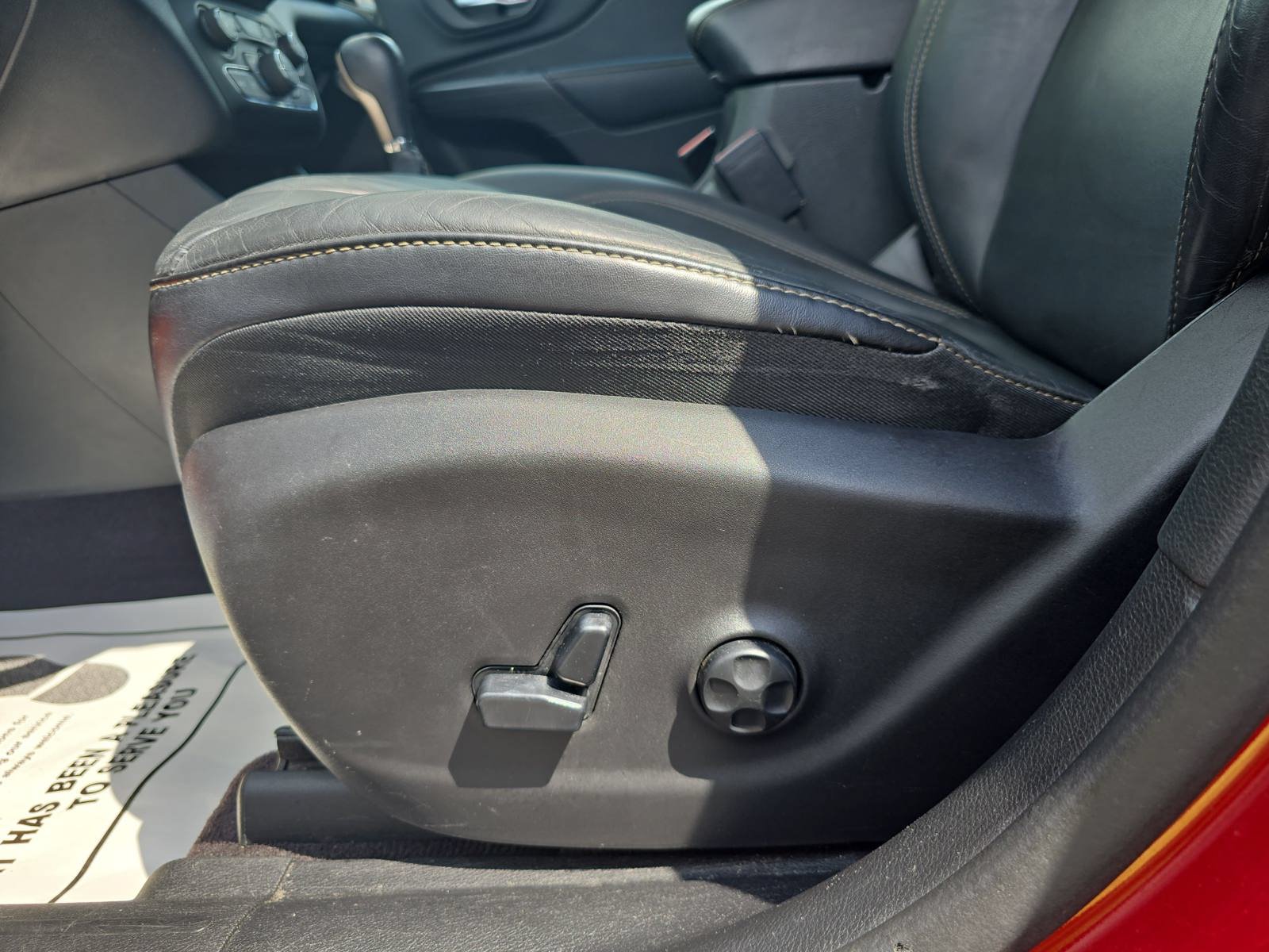 Used 2016 Jeep Cherokee Limited FWD image 29