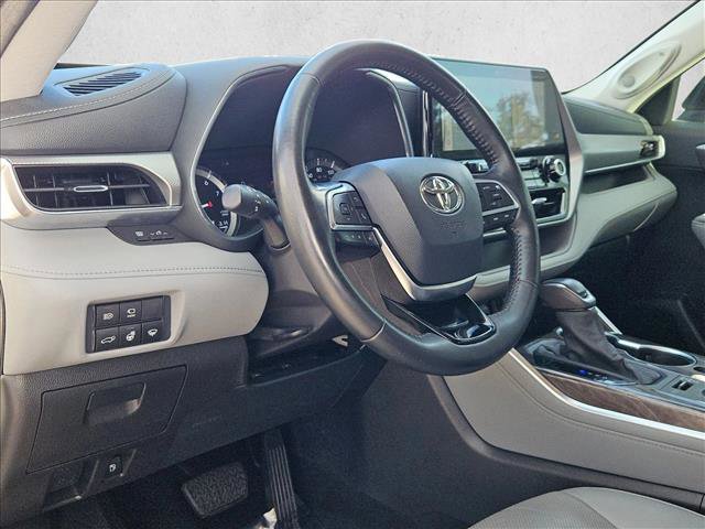 Certified 2021 Toyota Highlander Platinum image 10