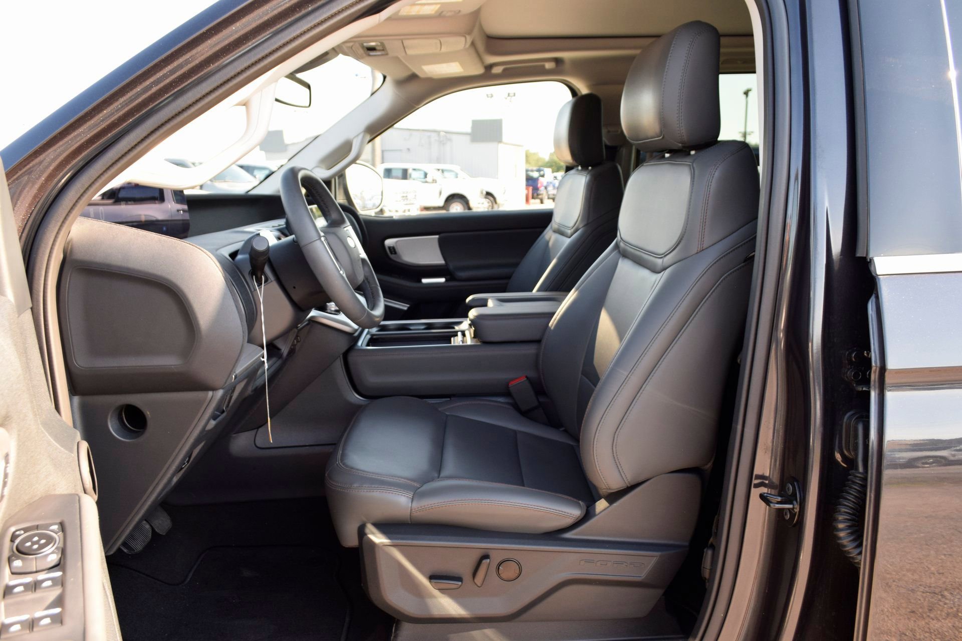 New 2025 Ford Expedition Active image 18