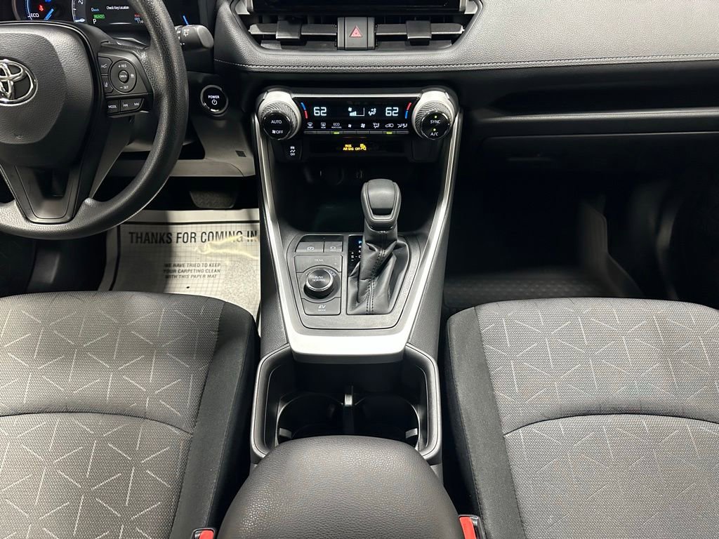 Used 2025 Toyota RAV4 XLE AWD/4WD image 38