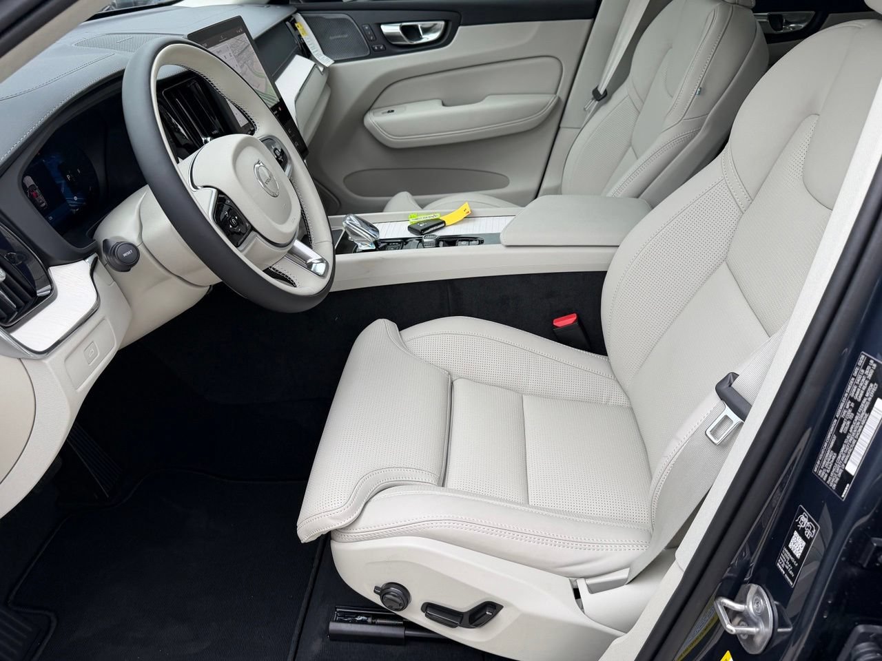 New 2026 Volvo XC60 B5 Ultra w/ Protection Package Premier AWD/4WD image 19