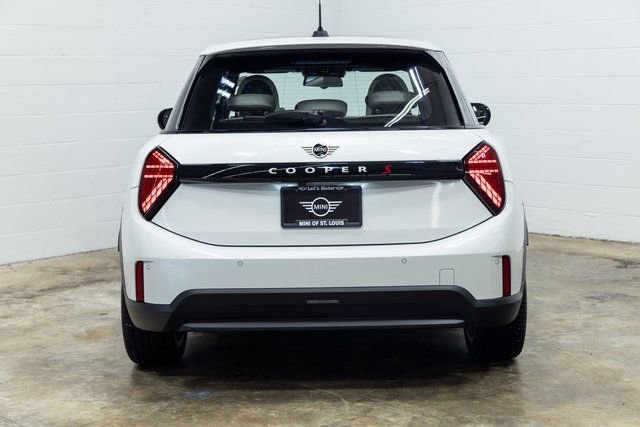 Certified 2025 MINI Cooper S image 9