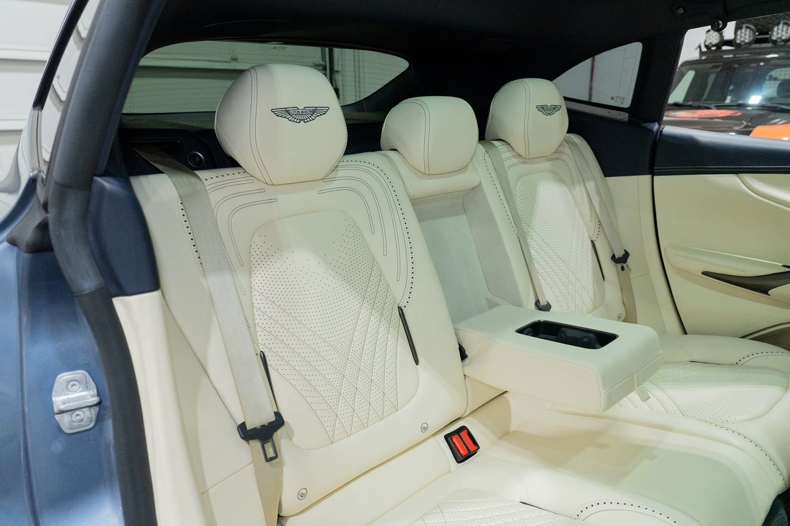 Used 2021 Aston Martin DBX AWD/4WD image 36