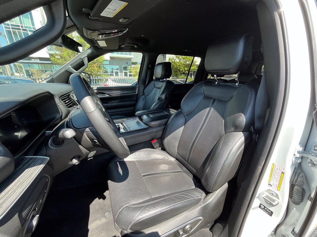 Used 2024 Jeep Wagoneer Series II w/ Flexible Seating Group RWD image 11