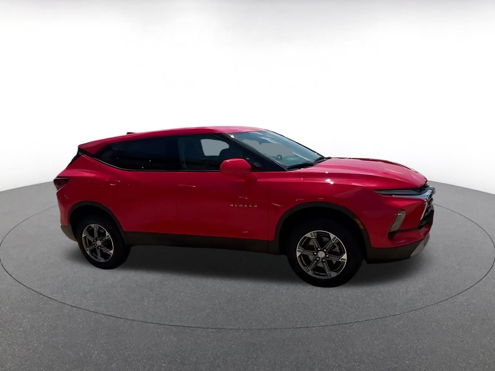 Used 2026 Chevrolet Blazer LT FWD image 2