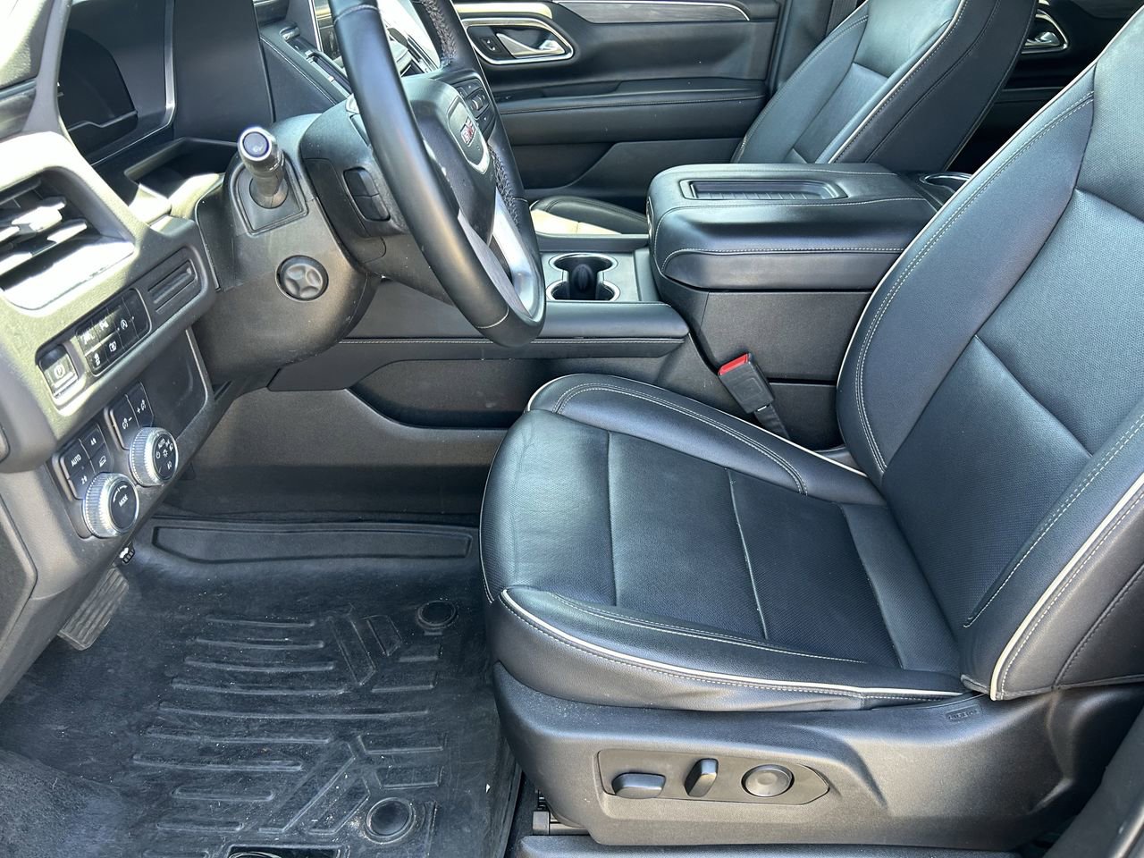 Used 2023 GMC Yukon XL SLT w/ SLT Premium Package AWD/4WD image 12